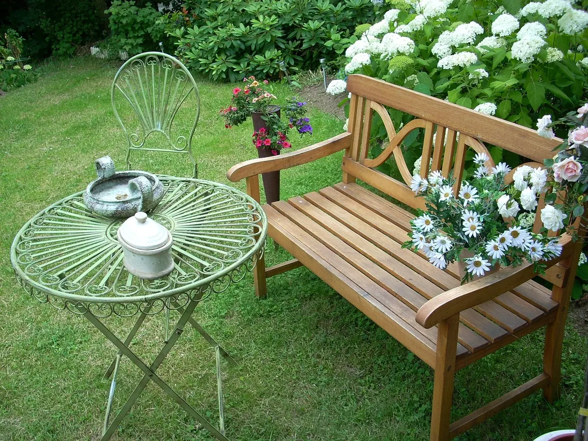 How to Choose the Right Size Garden Bench for Your Patio